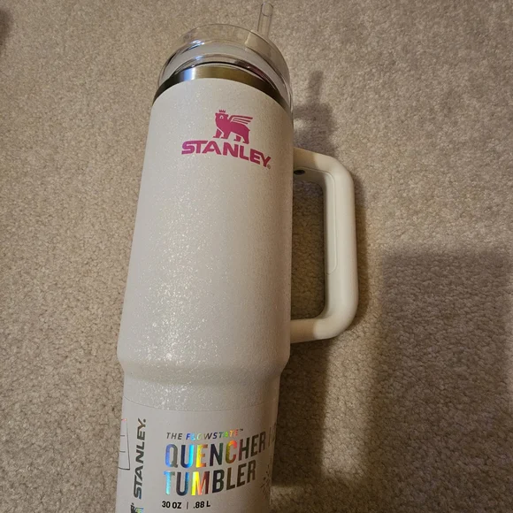 Stanley 30 Oz Quencher Tumbler Limited Edition Winter Wonderland - Picture 3 of 4